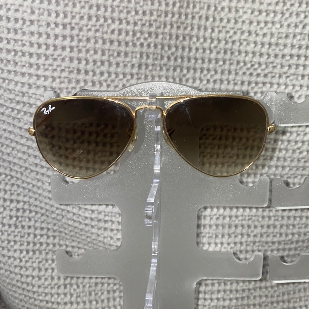 Ray ban aviator sunglasses non polarized